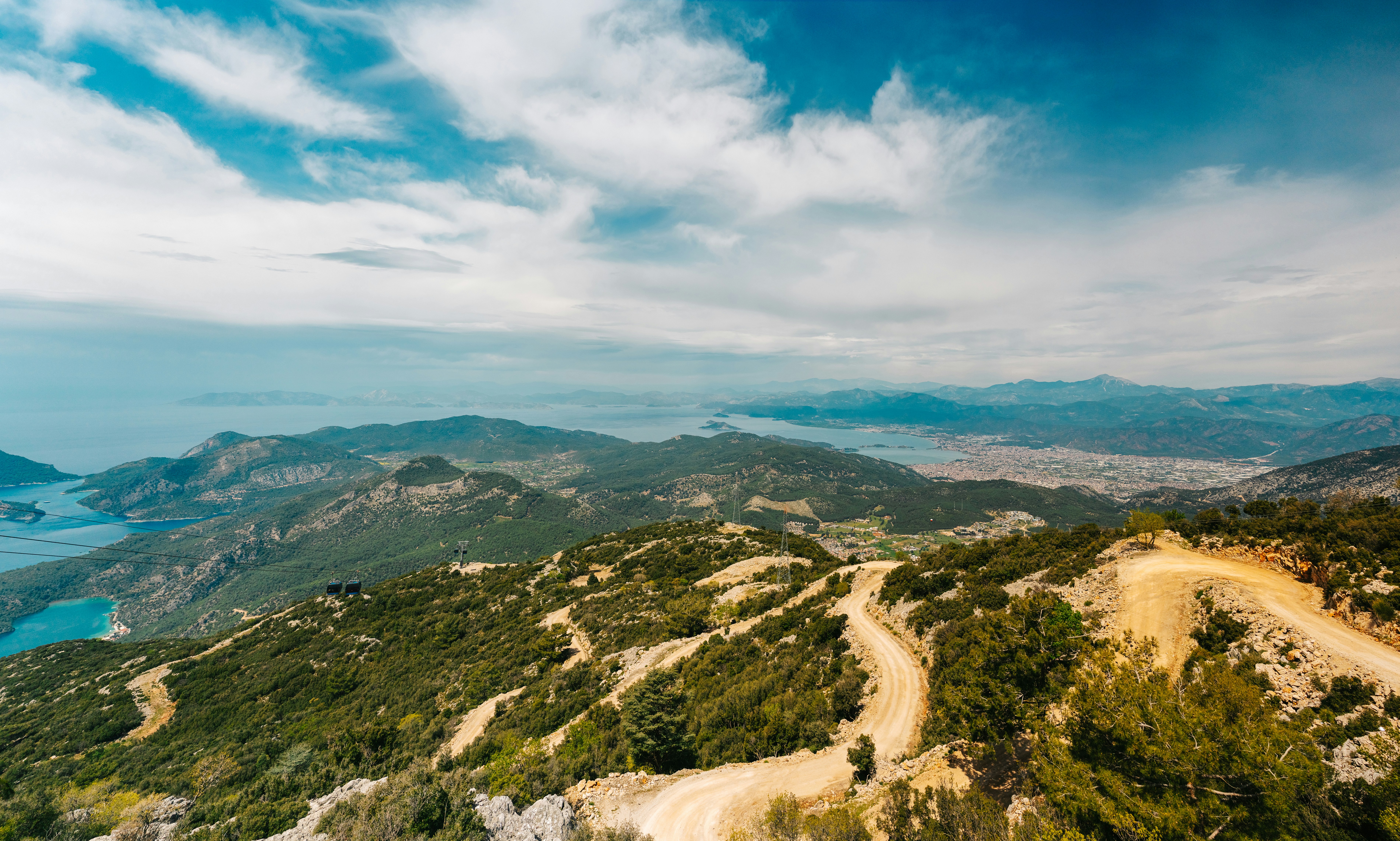 Photo by igorharrier