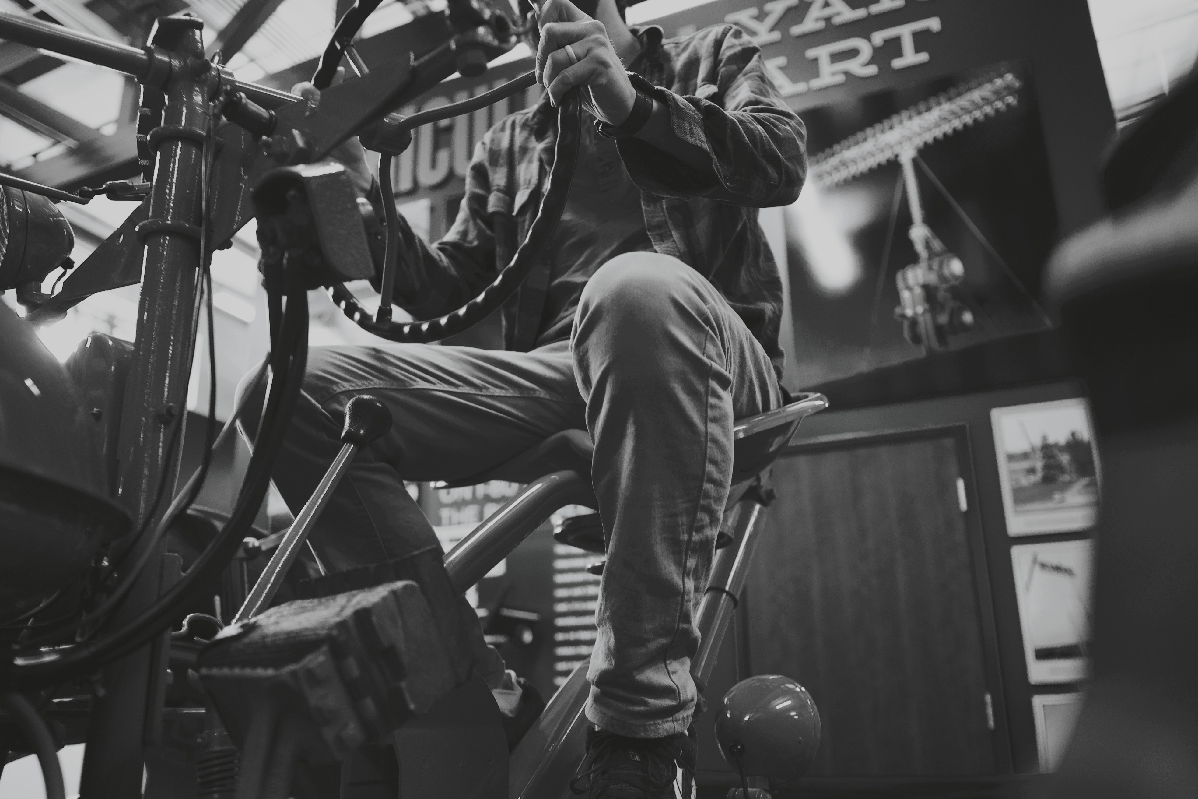 6 Axe Throwing Arm Motion Tips for Better Accuracy