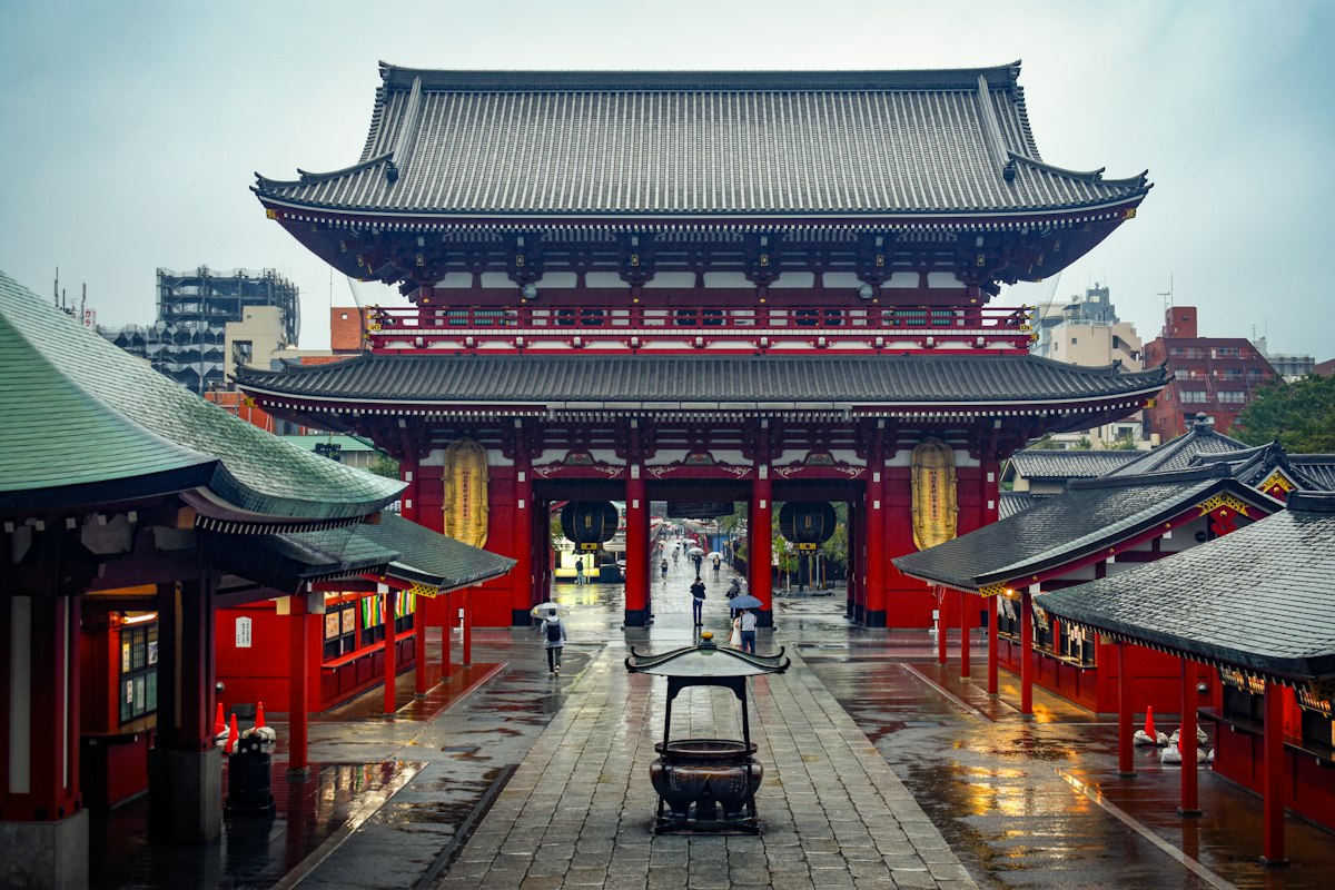 Sensō-ji temple and its great lantern in Asakusa, Tokyo