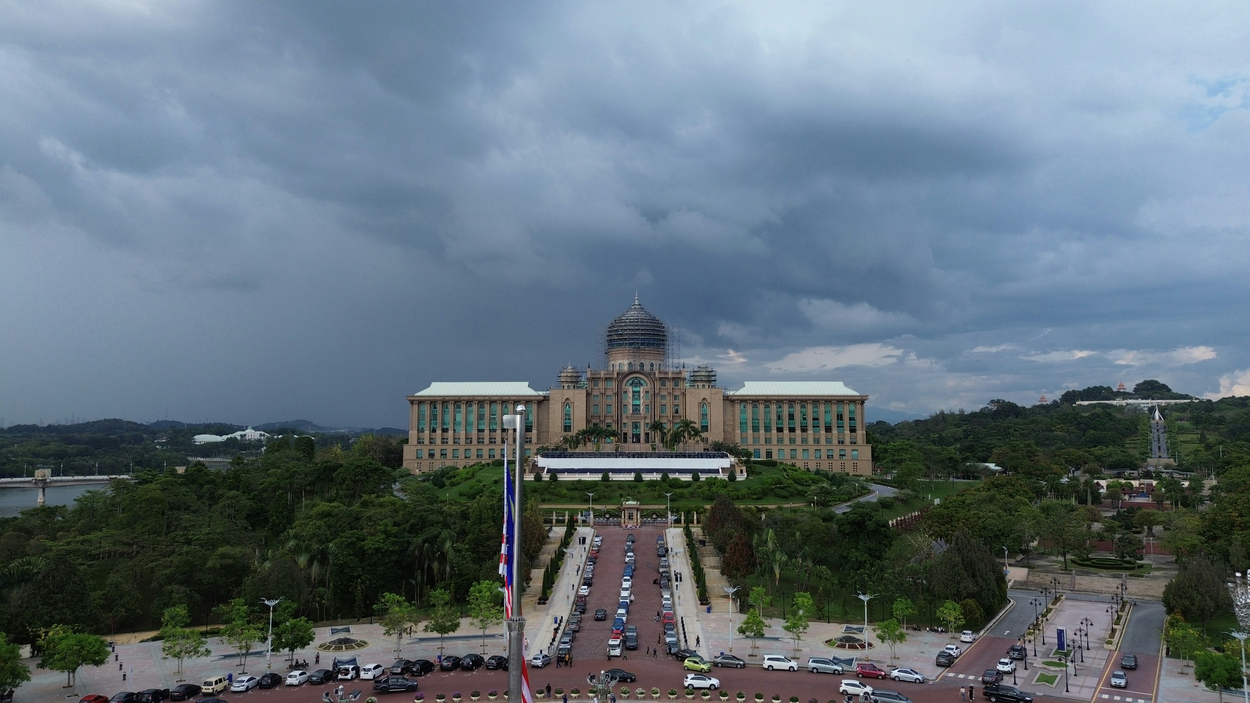 Perjanjian Dagangan Malaysia: Bolehkah Pembangkang Memperbaikinya? Tinjauan Kelemahan Dari Sudut Undang-Undang