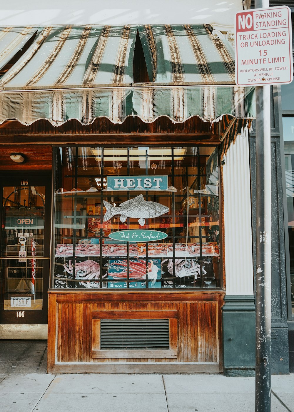 a store front with a sign that says heist