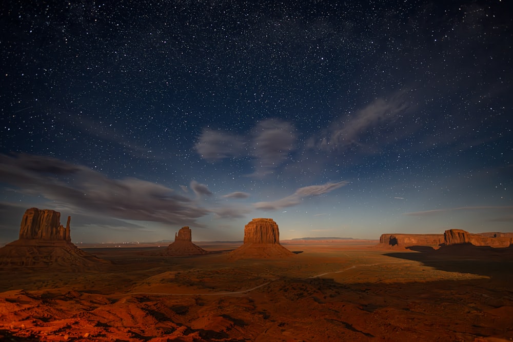 the night sky over the desert with stars in the sky