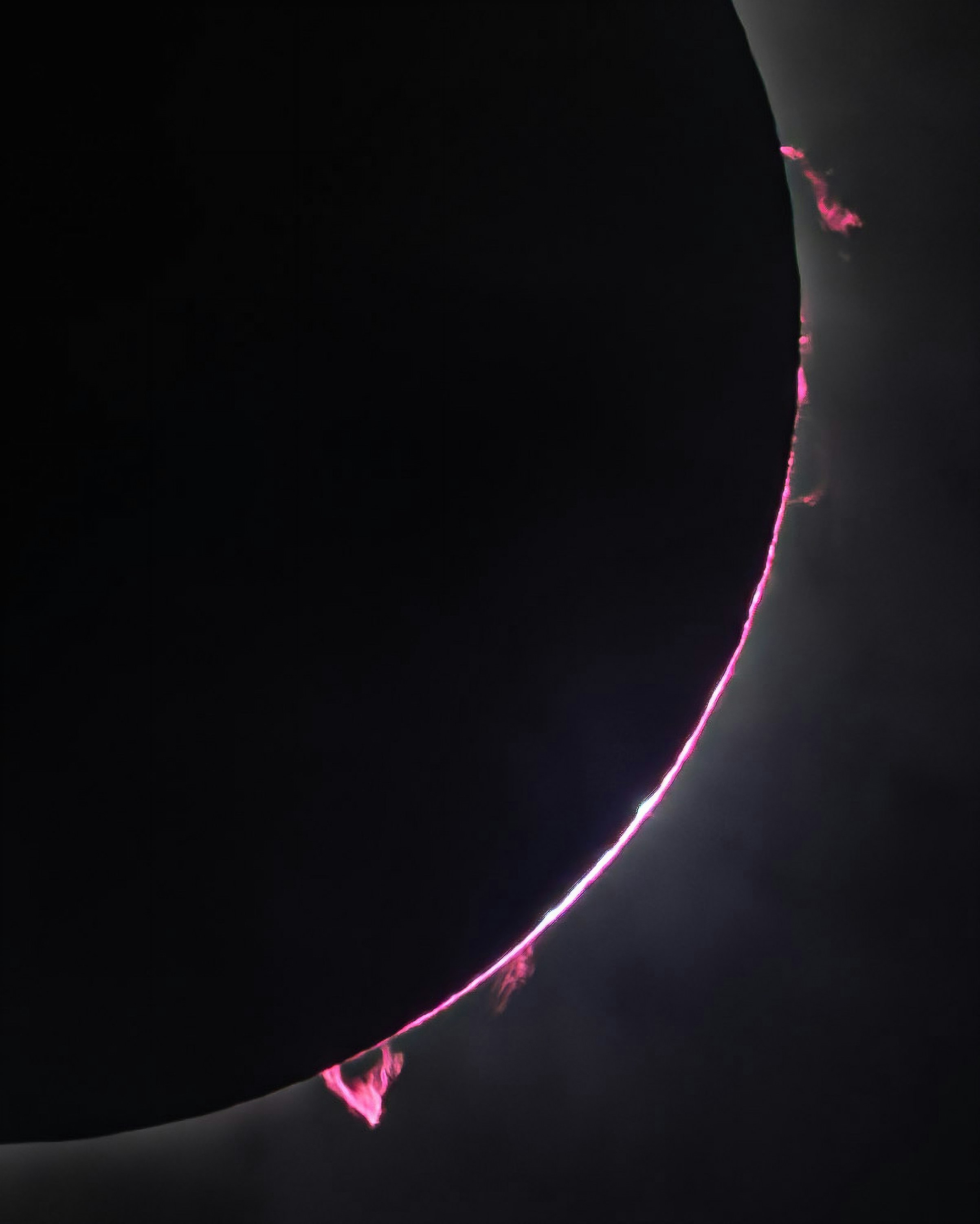 o sol é visto através de uma lente fina