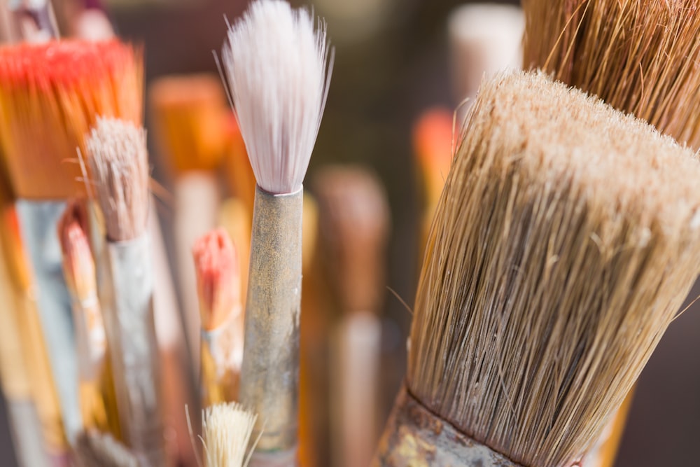 a close up of a bunch of paint brushes