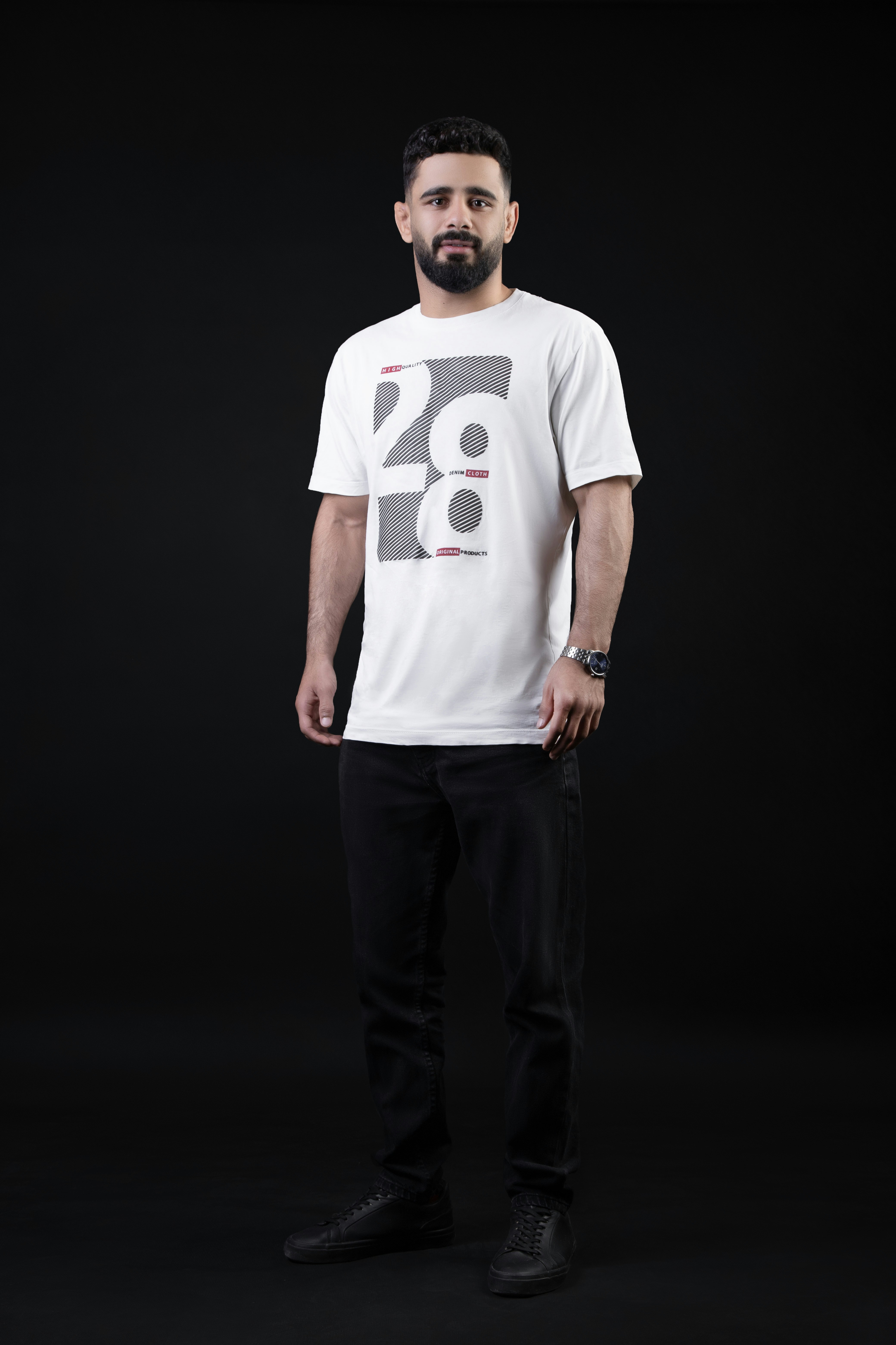 A man standing in front of a black background photo – Free Fārs Image ...