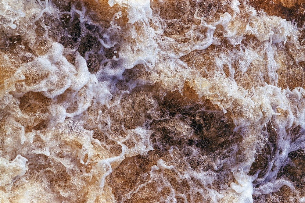 a close up of some water and rocks