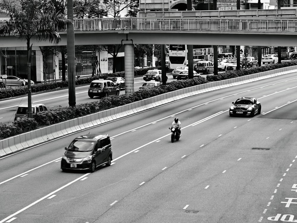 a black and white photo of a city street