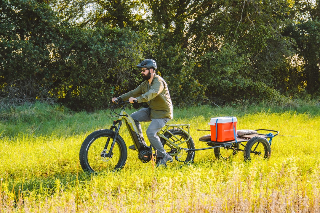 The DENAGO HUNTING 1 EMTB MOUNTAIN EBIKE has 921 watt-hours of power and a maximum range of 76 miles, enough to power your adventures for days.