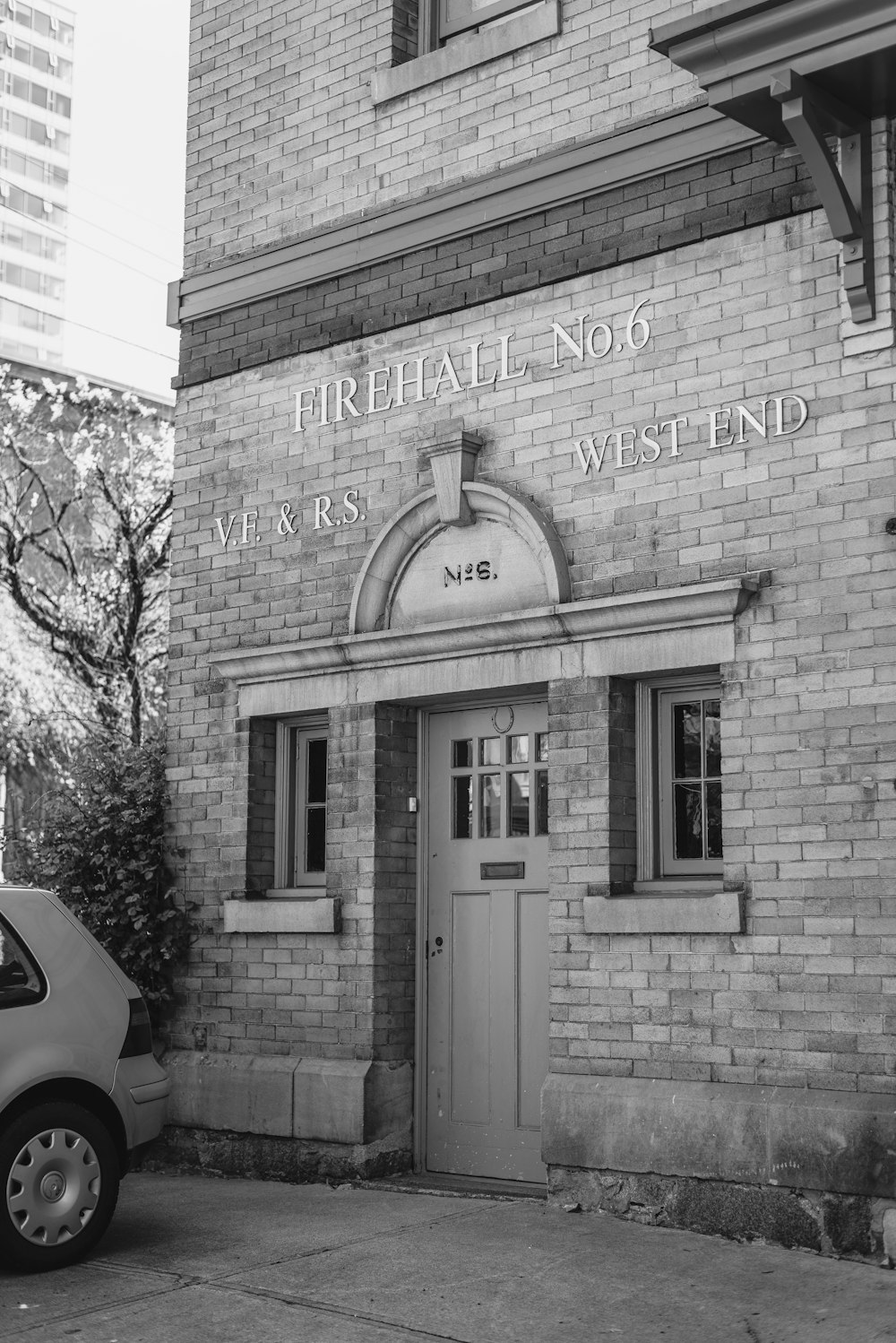 a car parked in front of a brick building