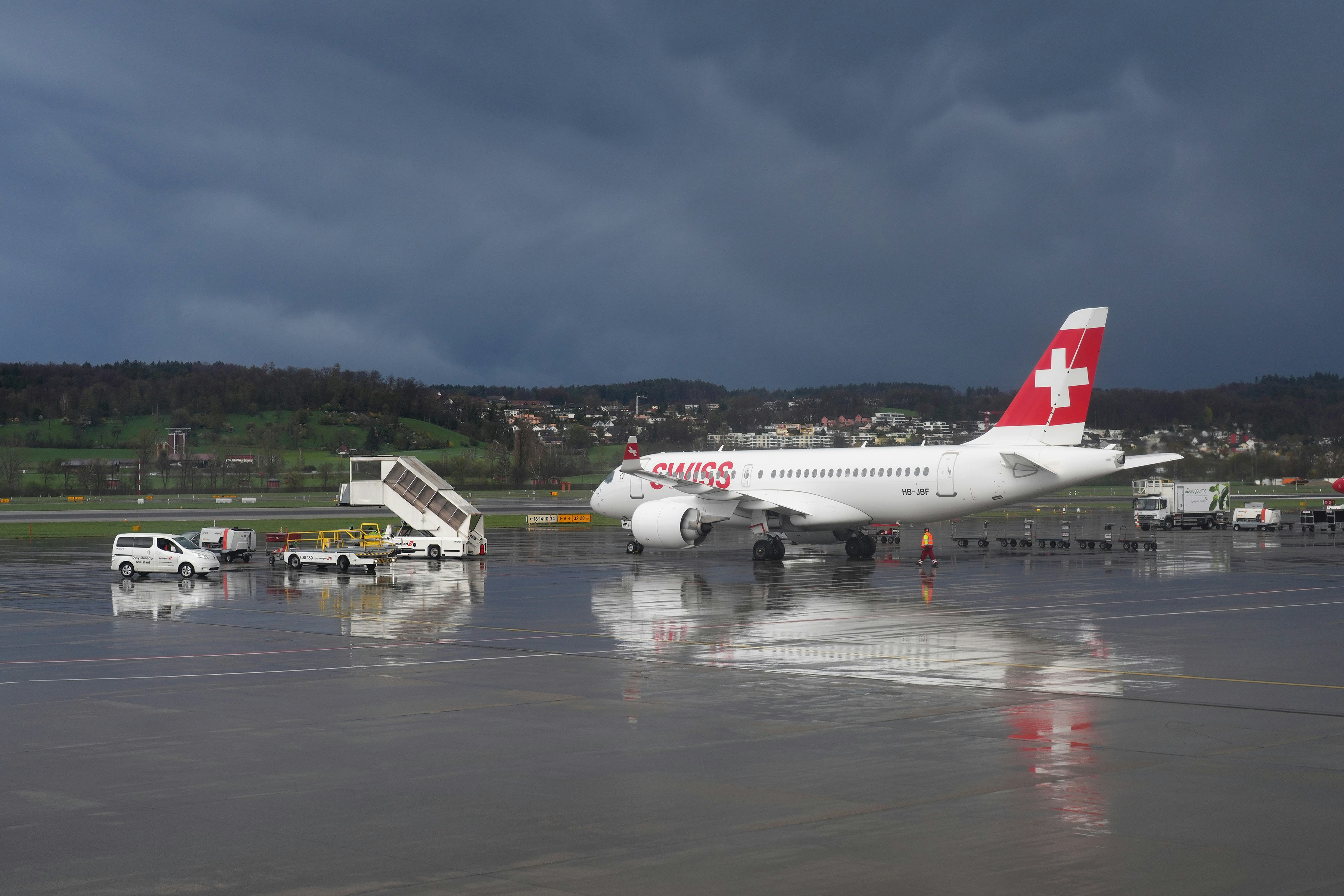 Ein leerer Privatjet auf dem Rollfeld