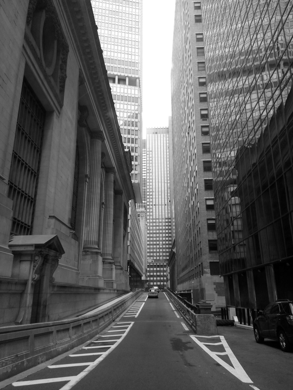 a black and white photo of a city street