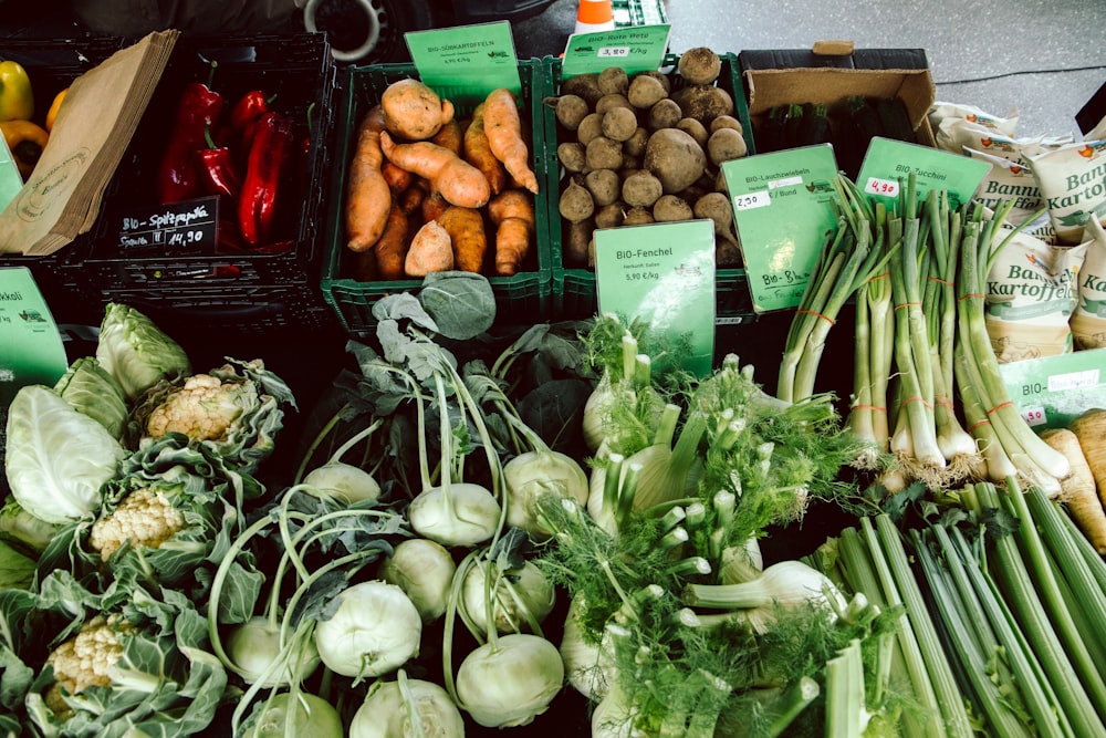 a table filled with lots of different types of vegetables