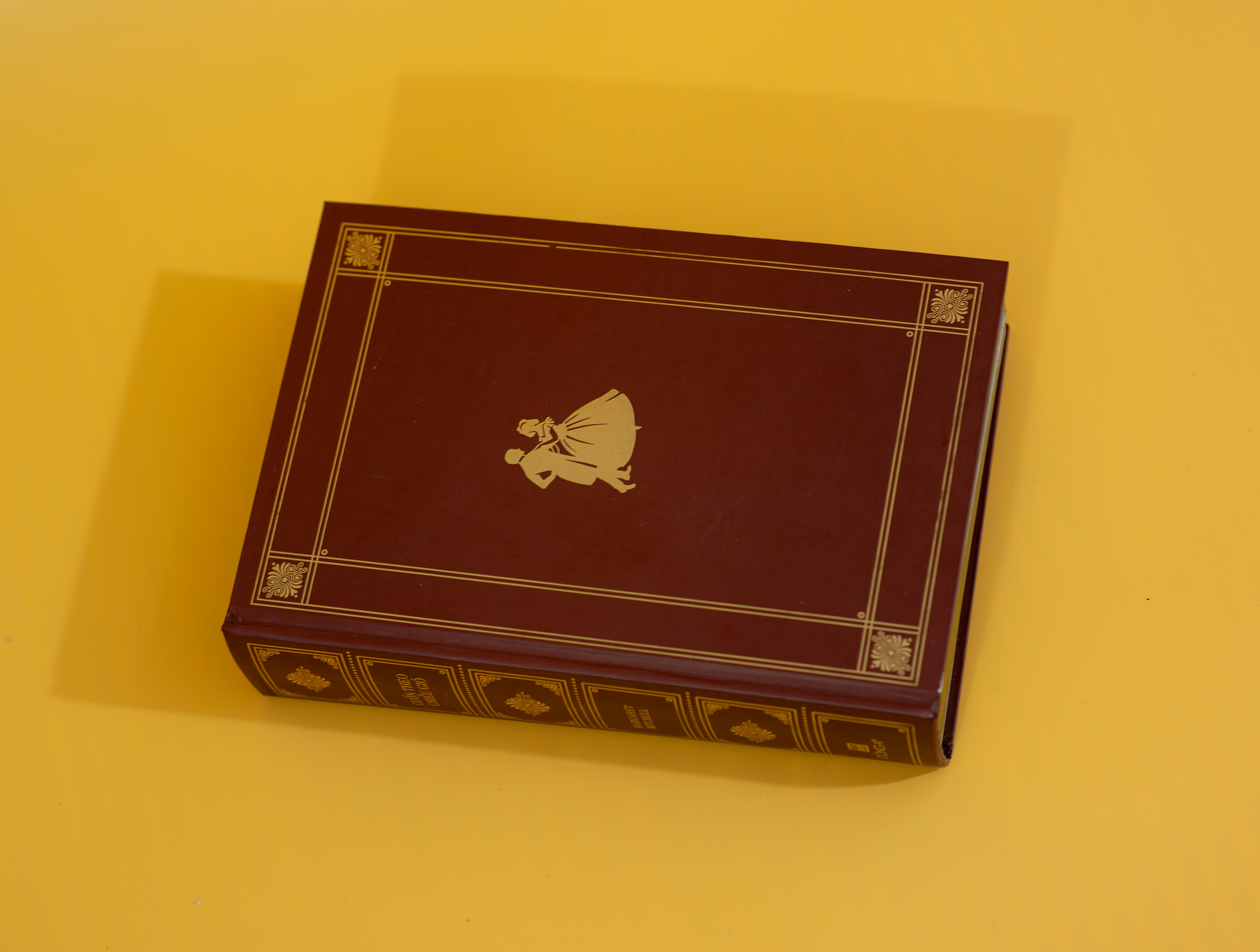a box with a picture of a cat on it