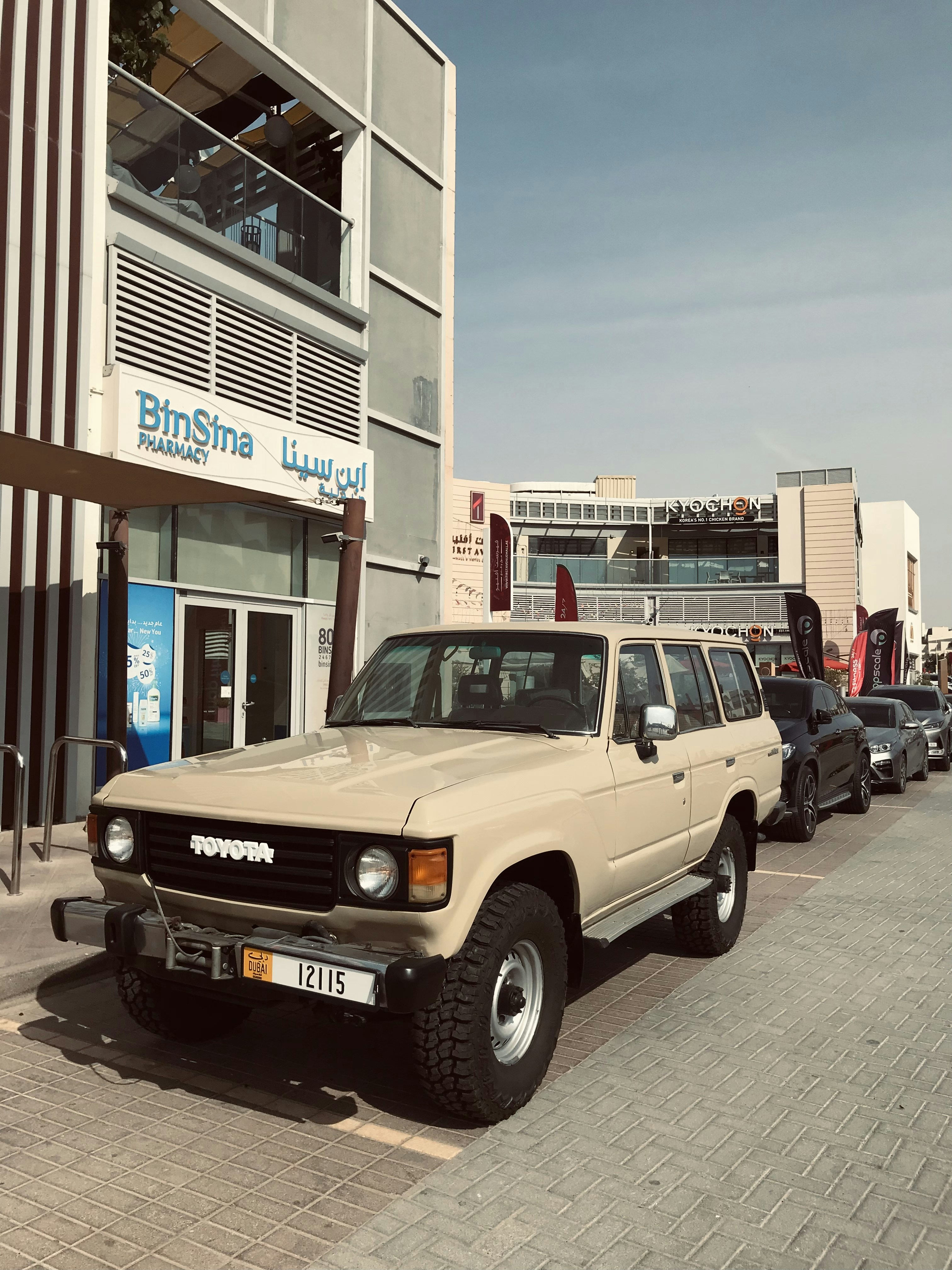 a line of cars parked in front of a building