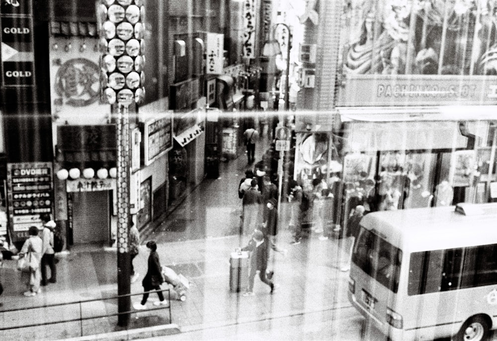 a black and white photo of a city street