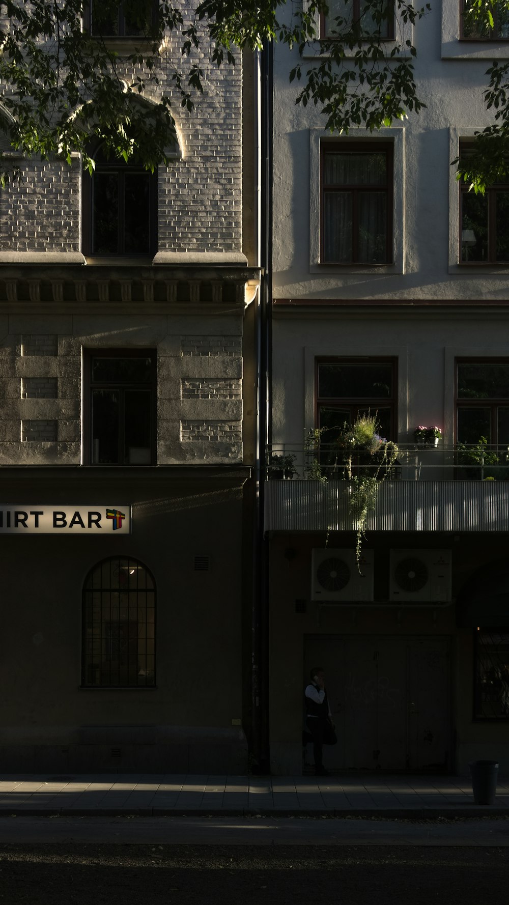 a building with a sign that says dirt bar