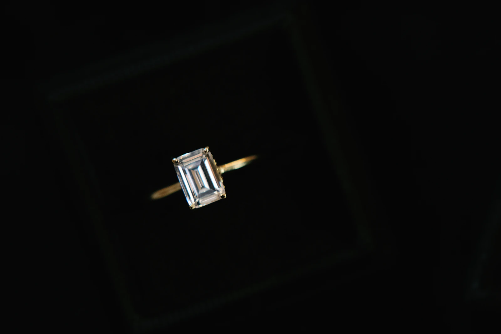 Diamond engagement ring