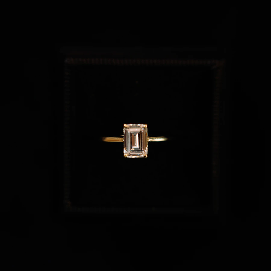 Juliette pear solitaire on a knife-edge band