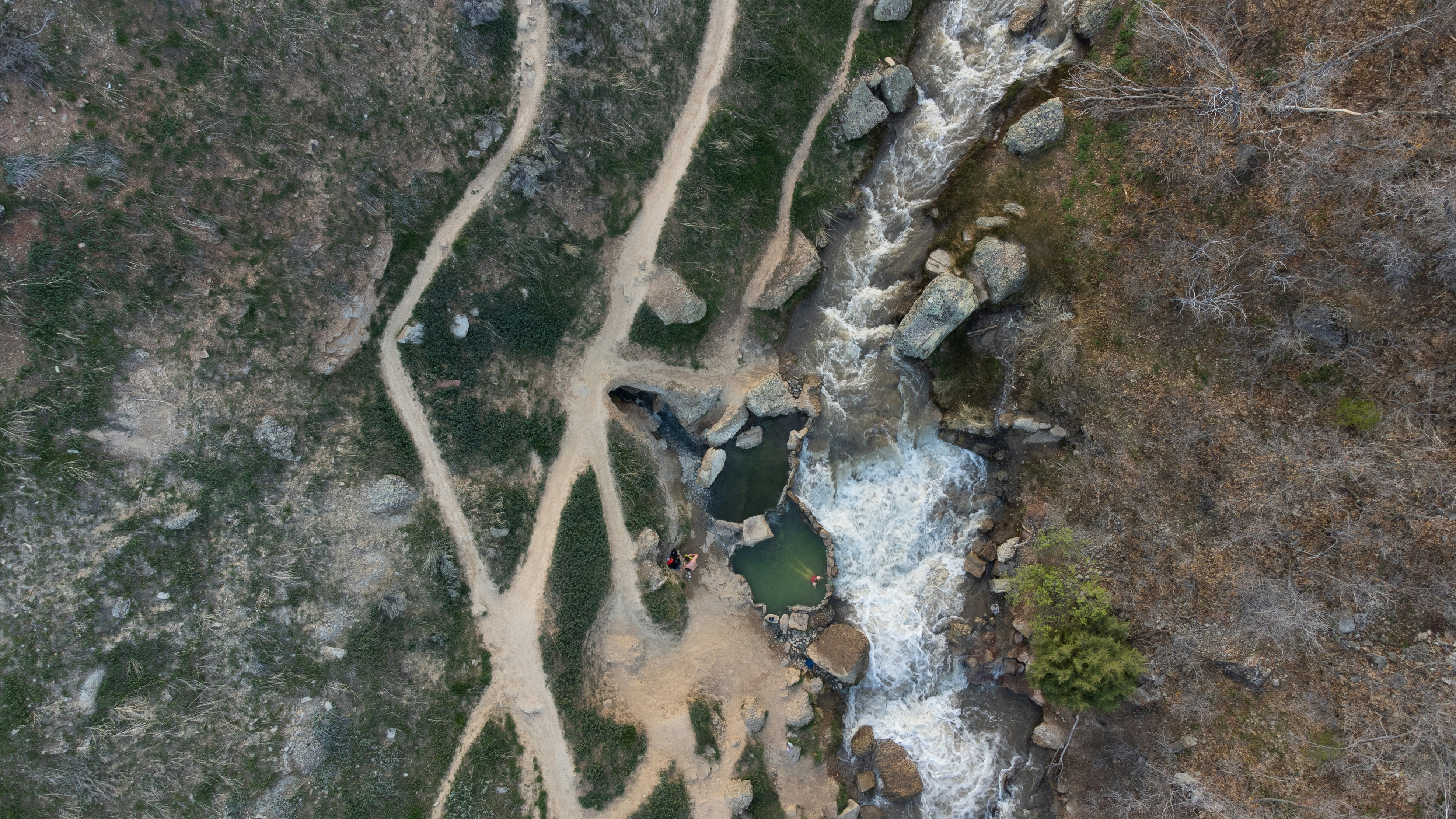A bird's eye view of a river running through a forest