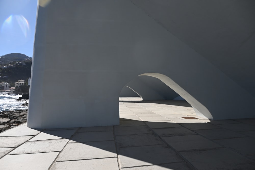 a view of the ocean from behind a wall