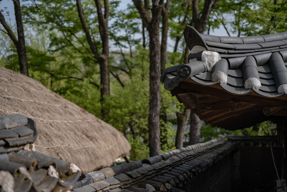 the roof of a building is made of stone