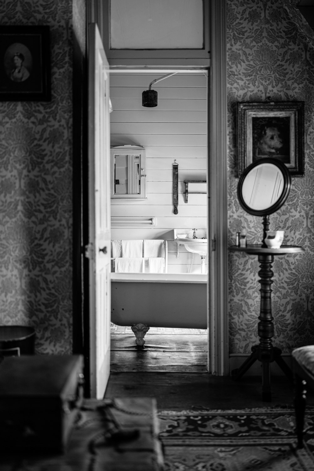 a black and white photo of a living room