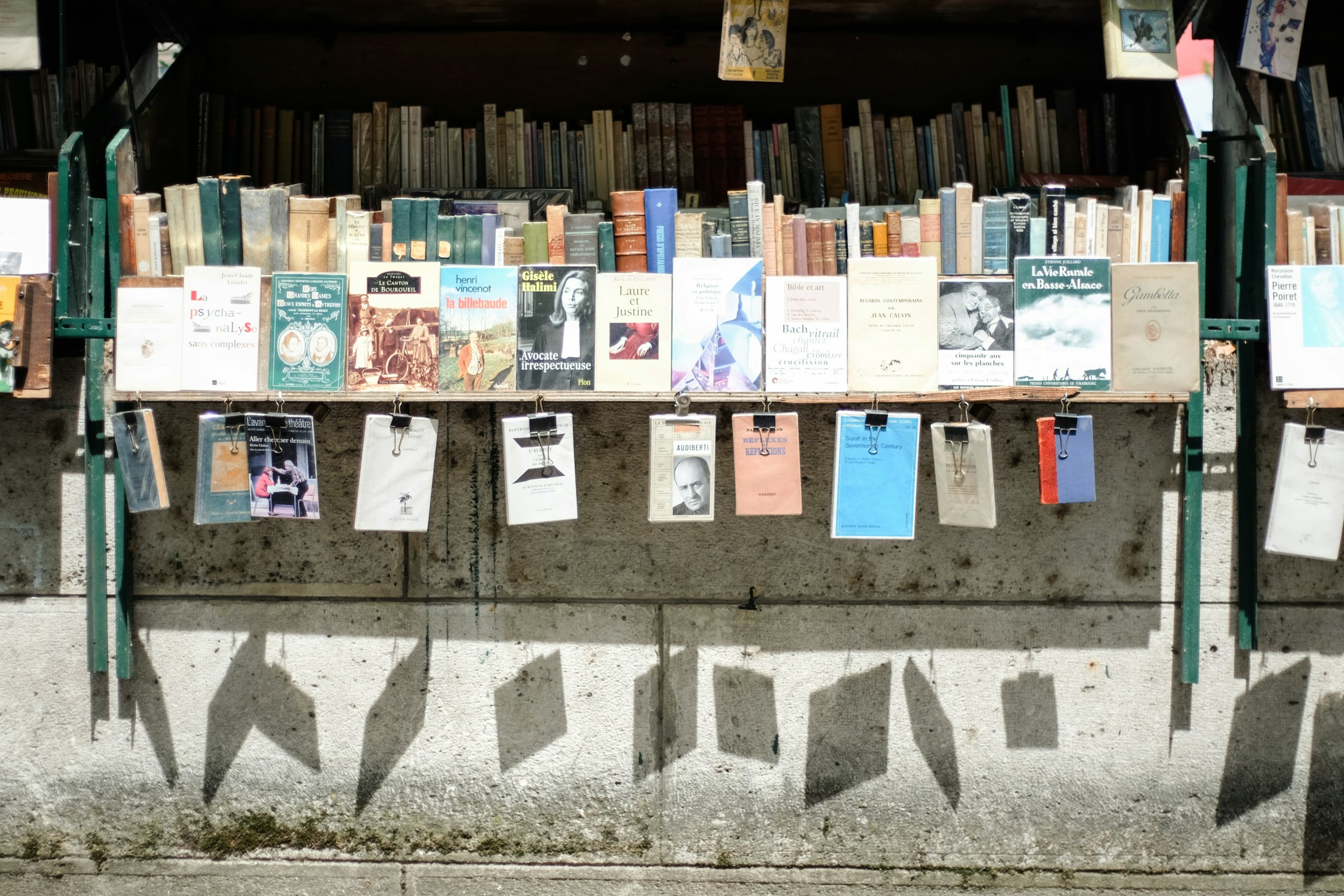 Book stand with many books on it