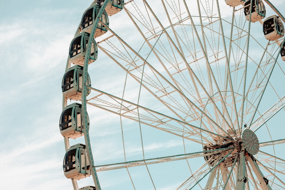 a large ferris wheel on a cloudy day