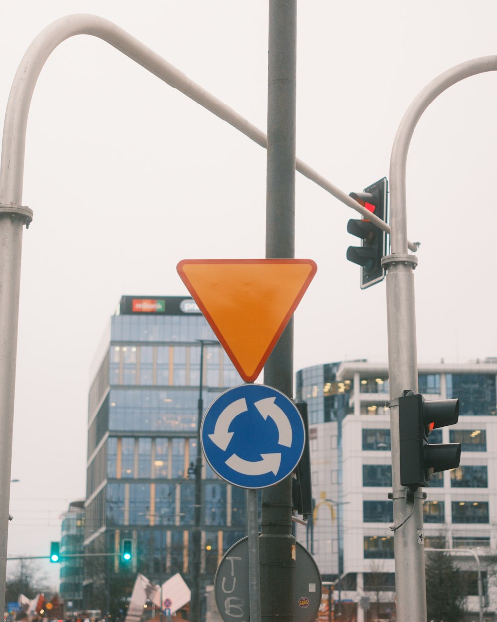 a traffic light with a street sign on it