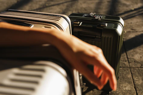 Photo of a similar item: Samsonite Omni PC Hardside Spinner Carry-On, 20 in, Teal