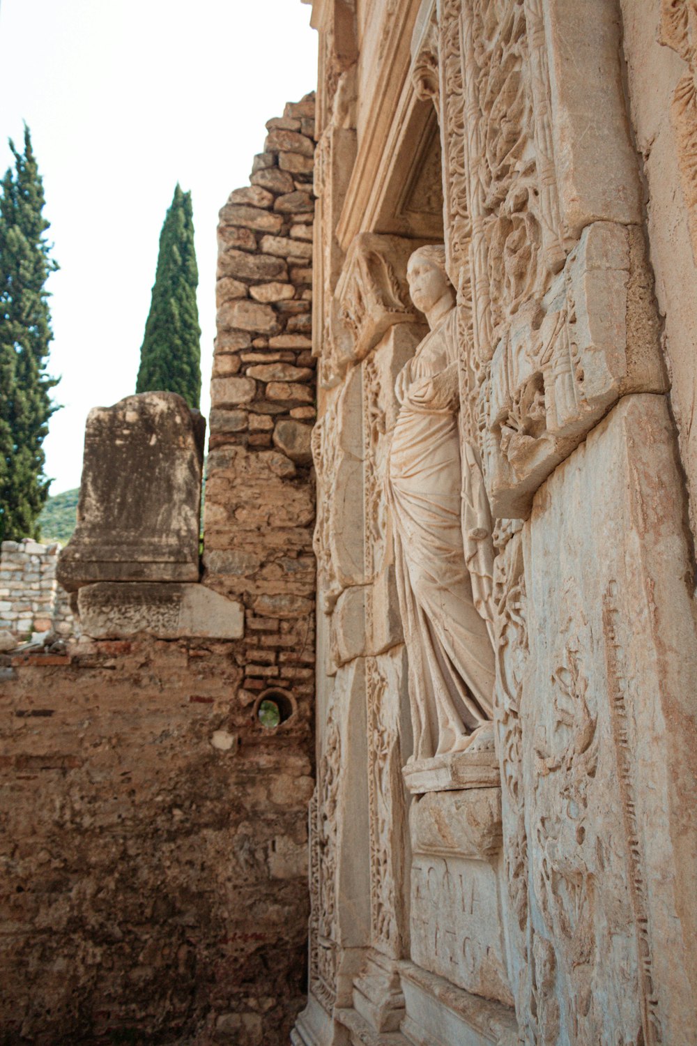 a statue of a woman is on the side of a building