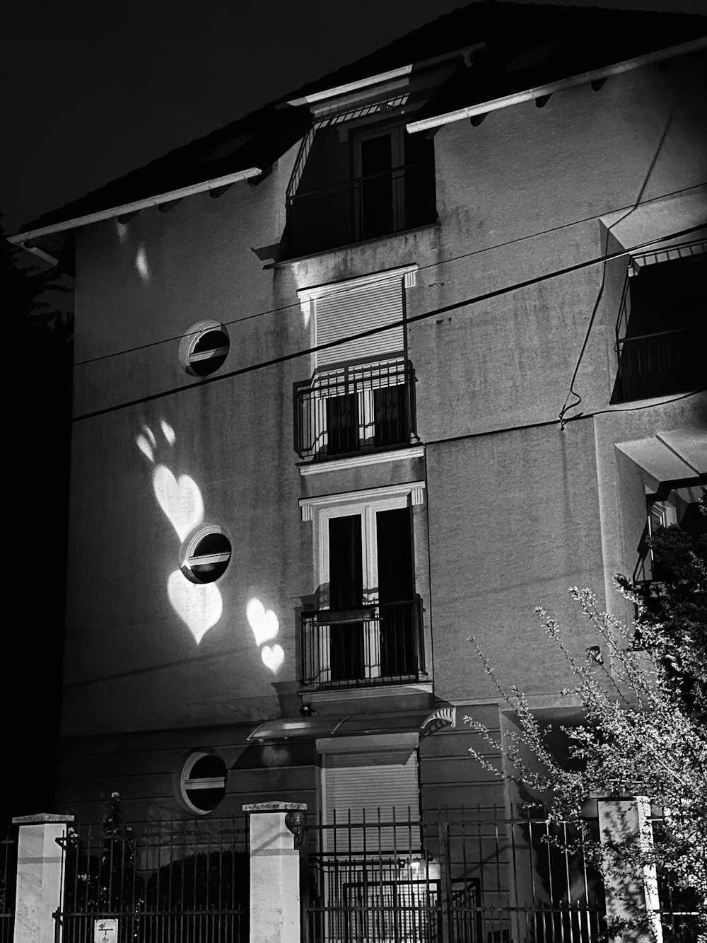 a black and white photo of an apartment building