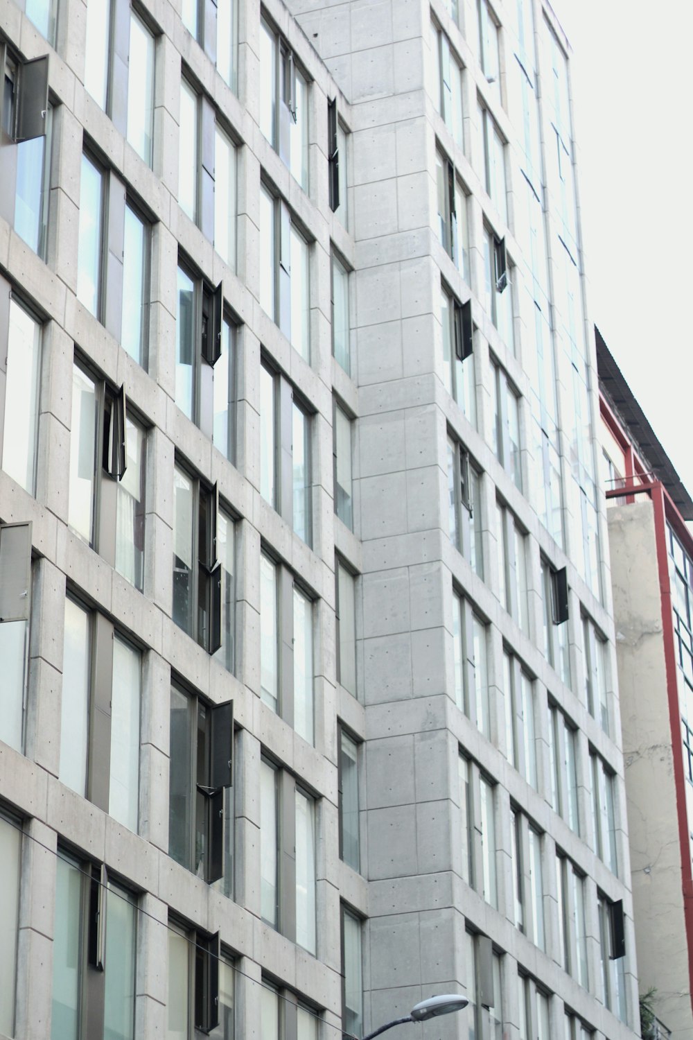 a traffic light in front of a tall building