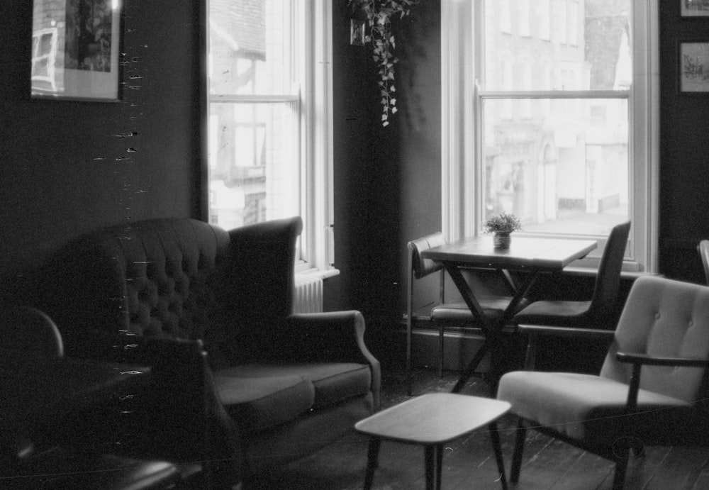 a black and white photo of a living room