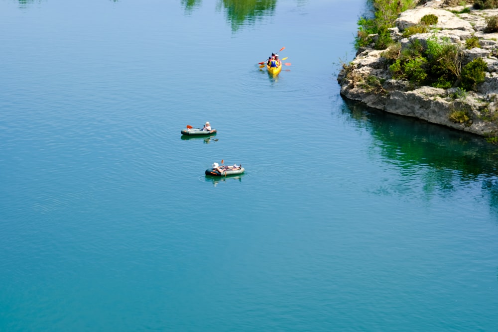 a couple of small boats floating on top of a lake