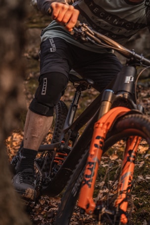 Sortie sportive guidée en VTT AE vélo électrique dans les Albères. VTT enduro. VTT descente 