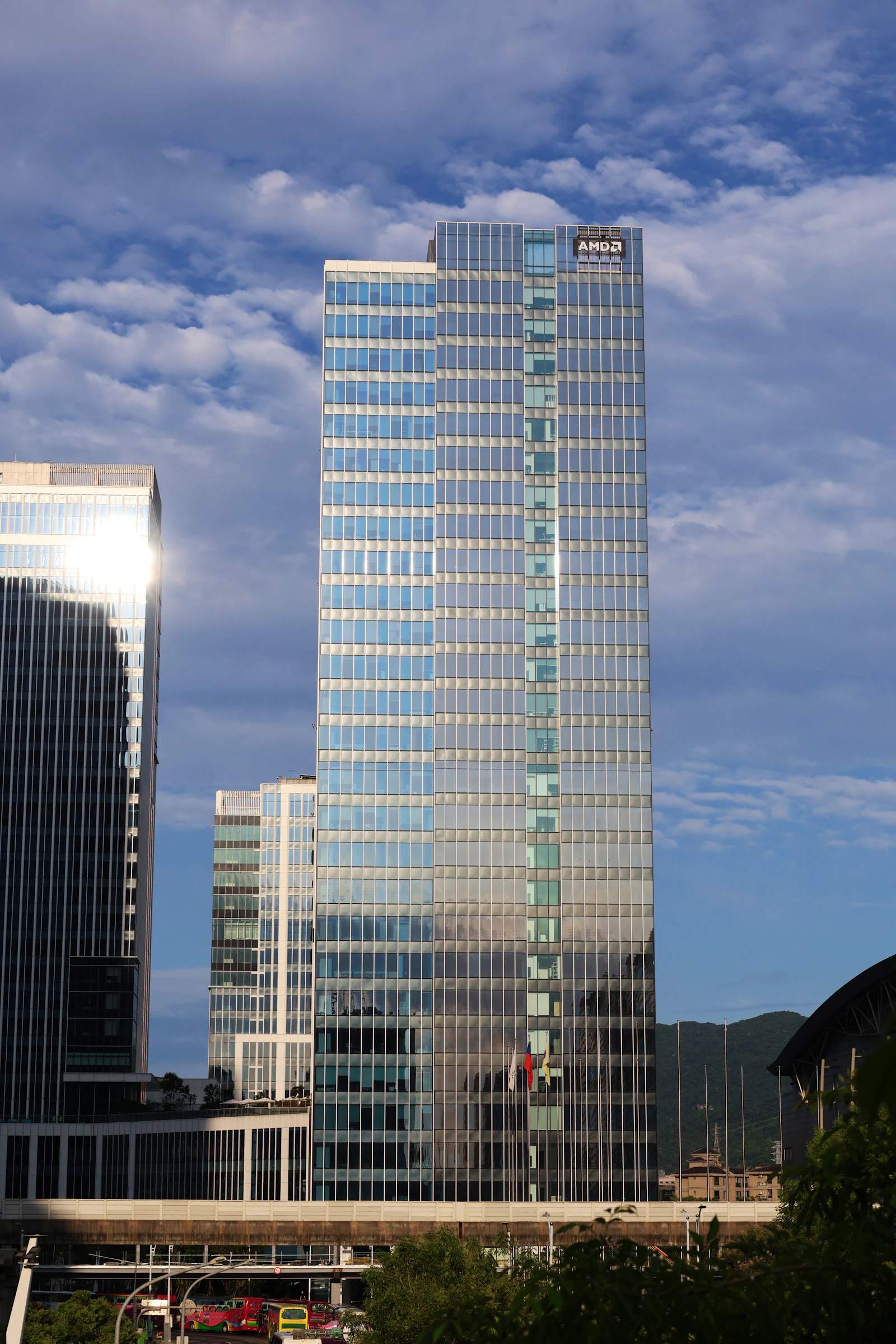 城市中的辦公大樓（示意圖）