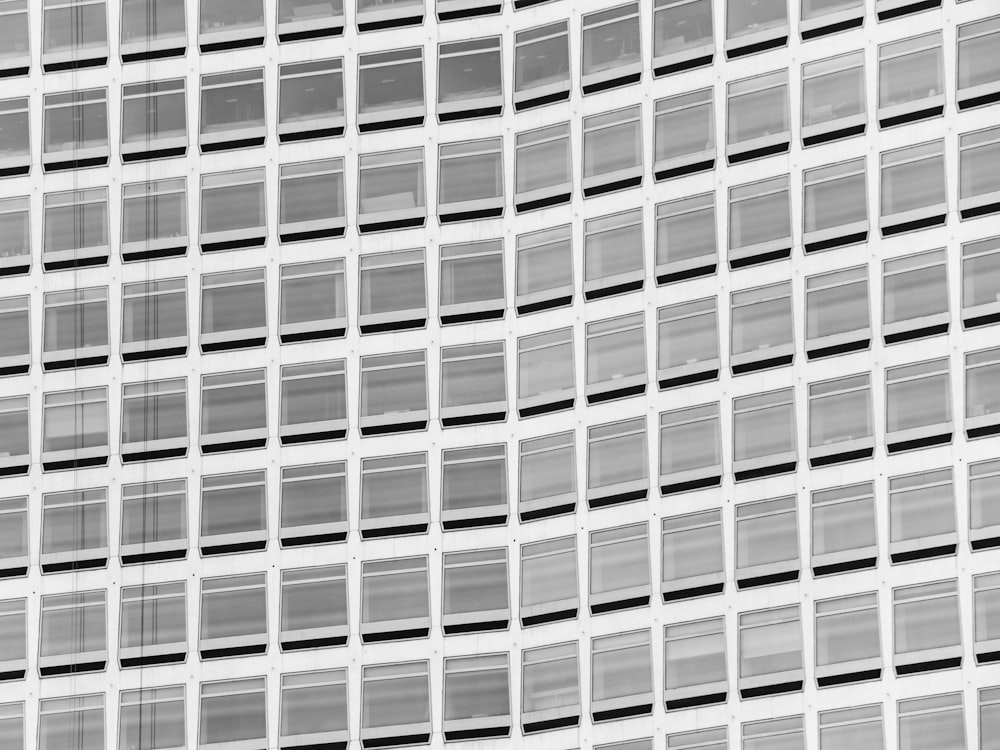 a black and white photo of a building