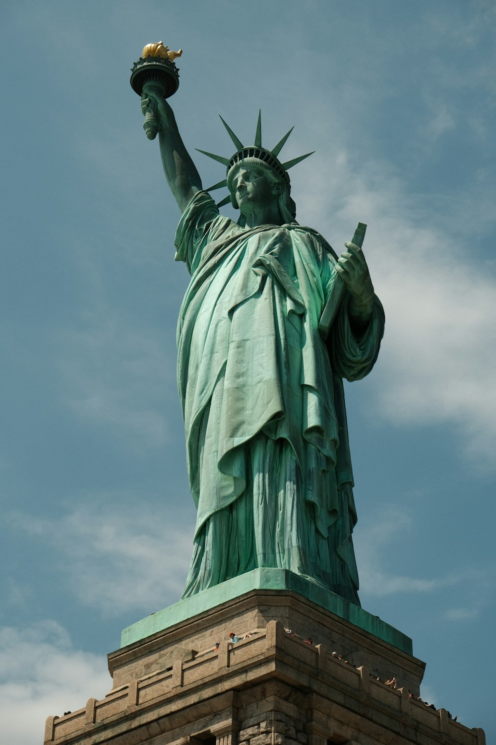 the statue of liberty is shown against a blue sky