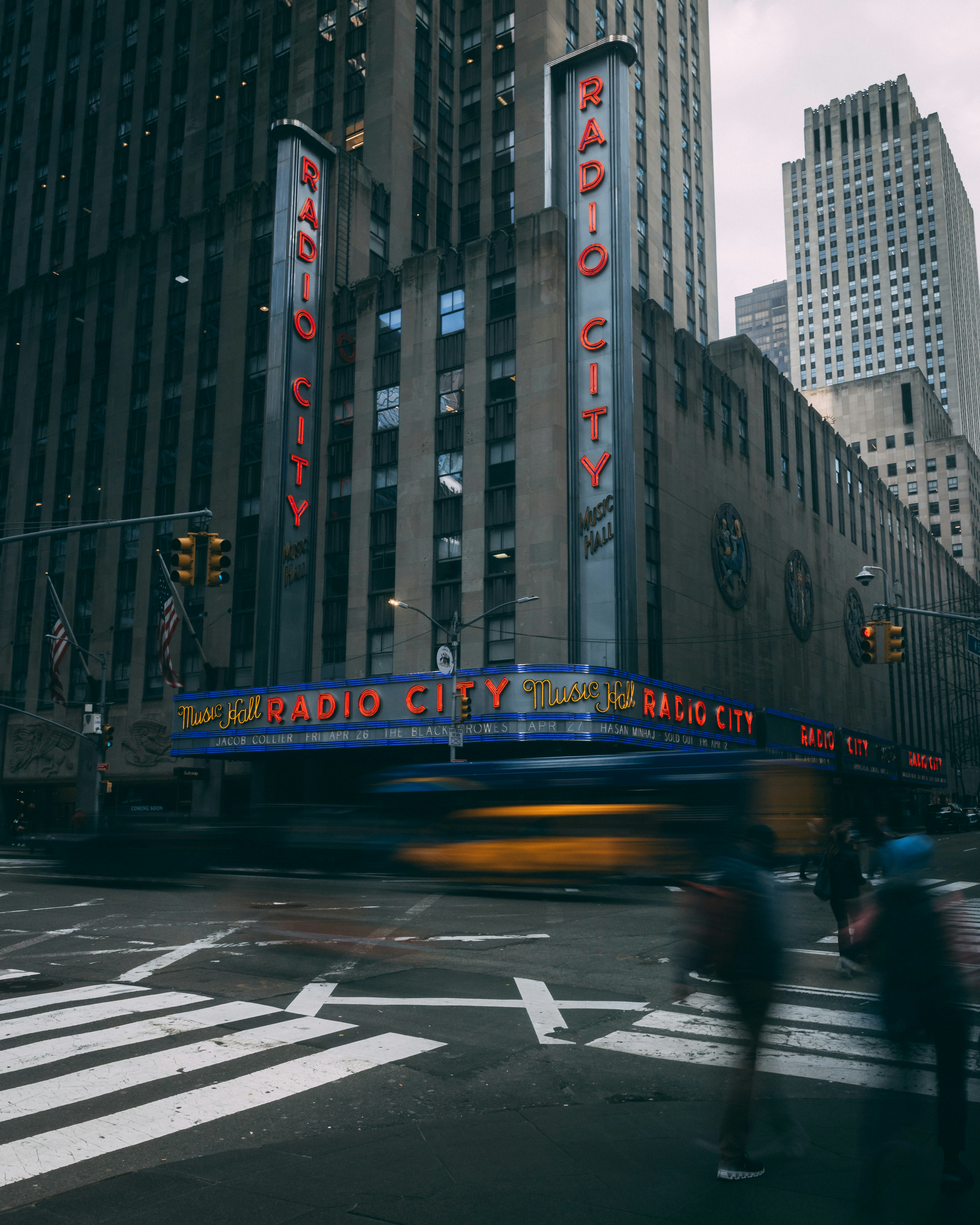 A large building with a sign that says radio city