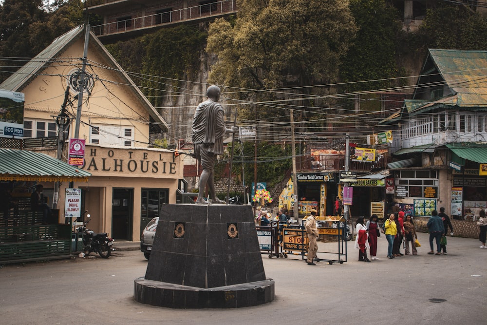 a statue of a man is in the middle of a town square