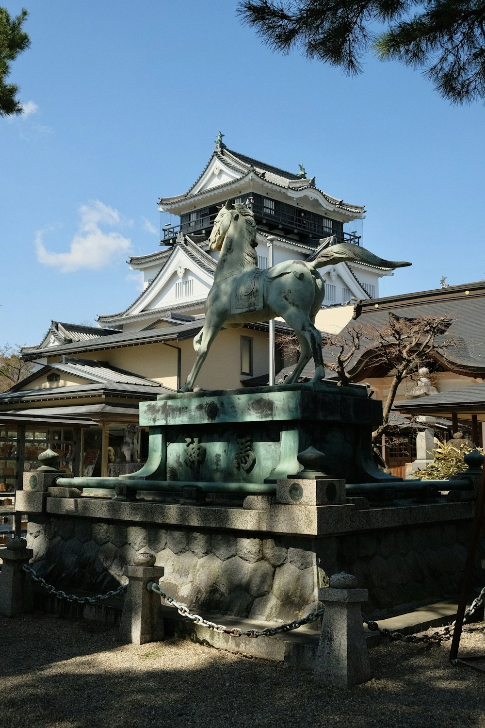 a statue of a horse in front of a building