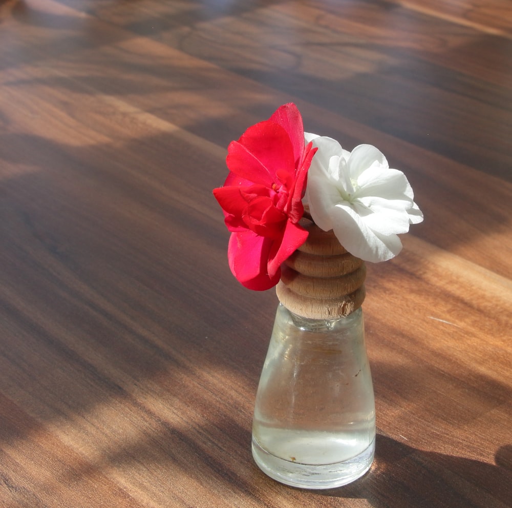 a vase with a flower in it sitting on a table