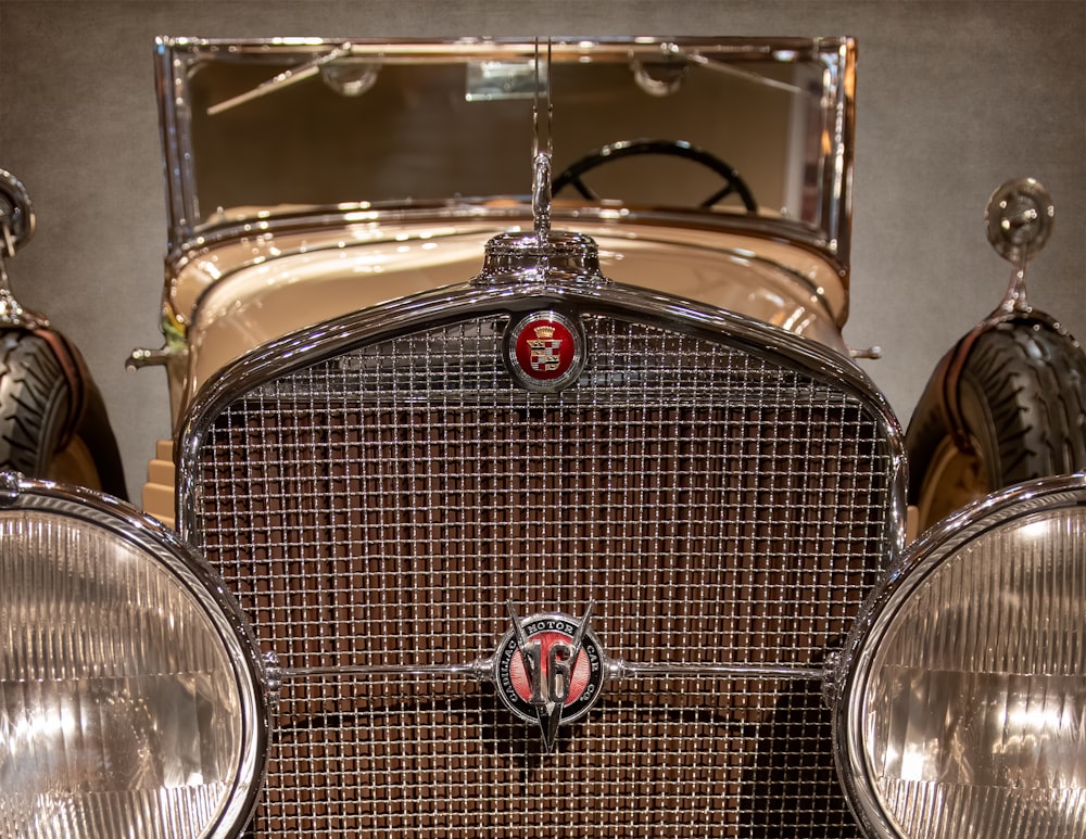 a close up of the front of an old fashioned car