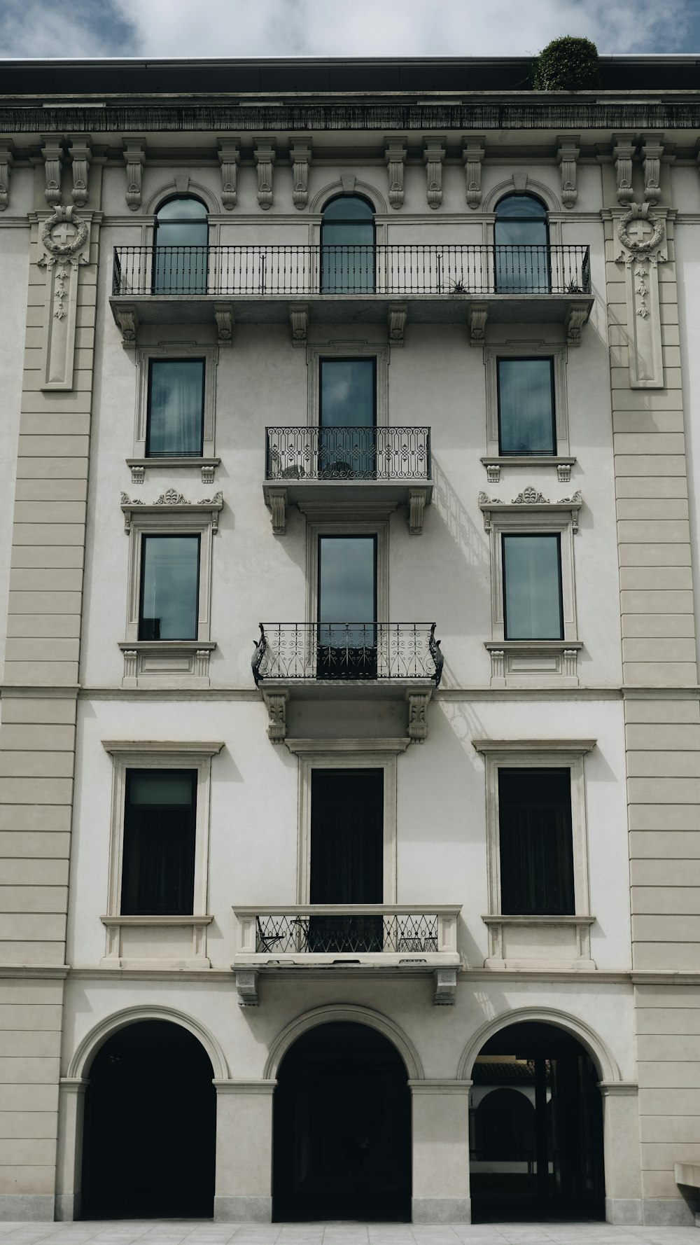 a large white building with many windows and balconies