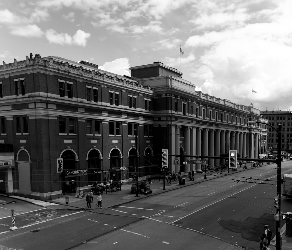 a black and white photo of a city street