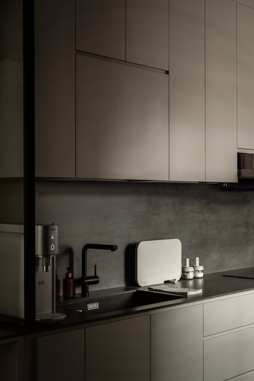 a black and white photo of a kitchen