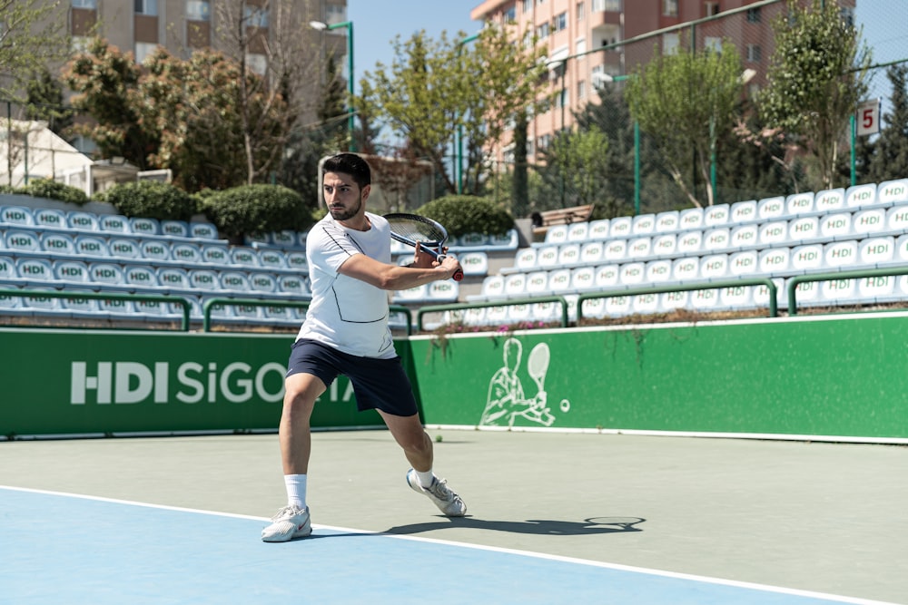 a man holding a tennis racquet on a tennis court