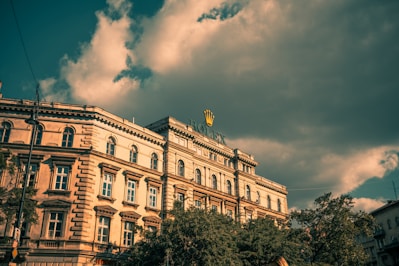 a large building with a sky background