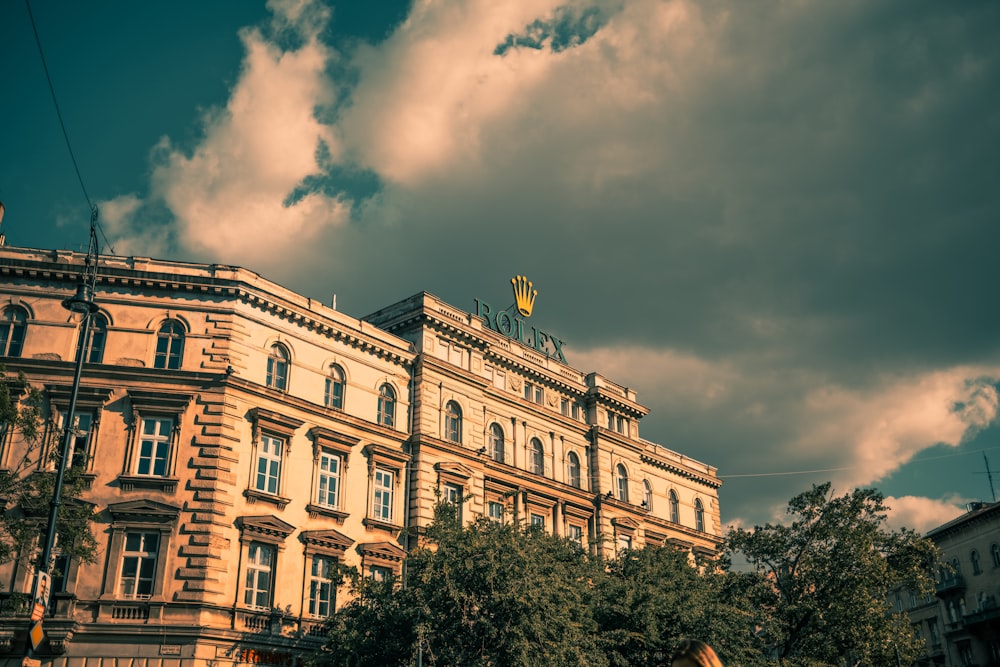 a large building with a sky background